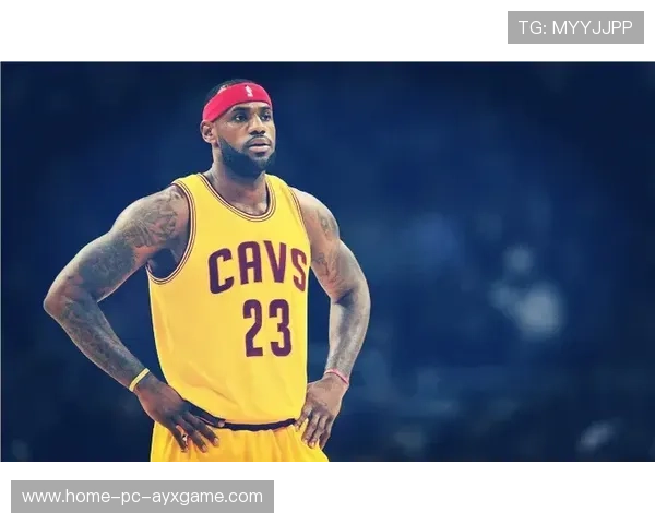 詹姆斯参与青少年篮球营，现场教学画面感人