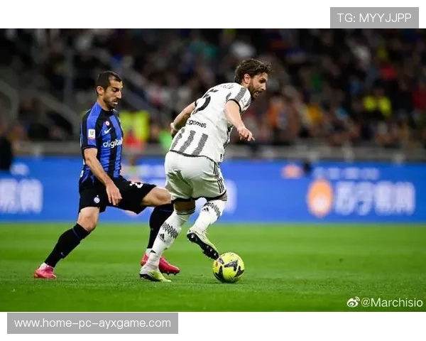 姆希塔良禁区内假动作晃开角度，低平球传向后点被后卫解围